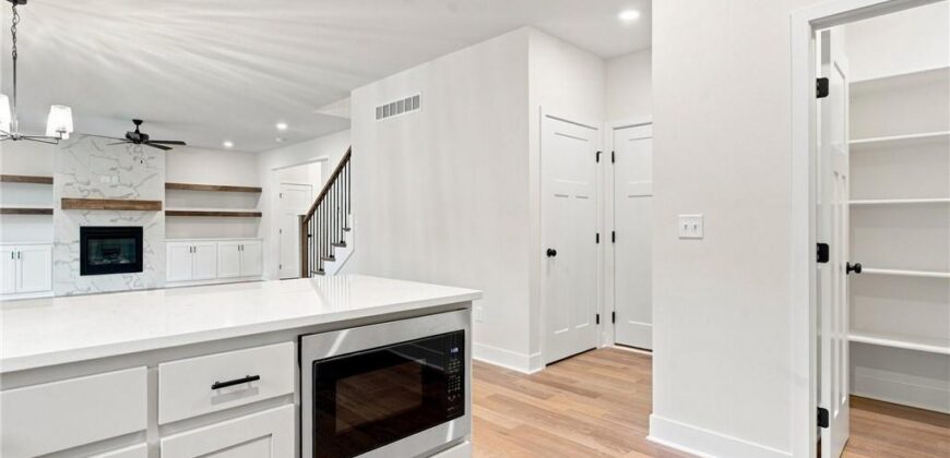 13522 Oakridge Drive, Kearney, MO 64060
