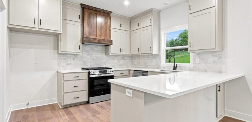 13522 Oakridge Drive, Kearney, MO 64060