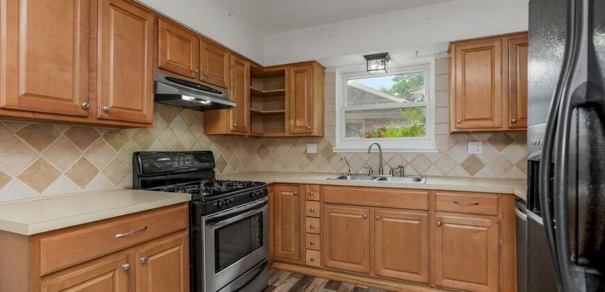 6534 NW Hamer Drive, Kansas City, MO 64118
