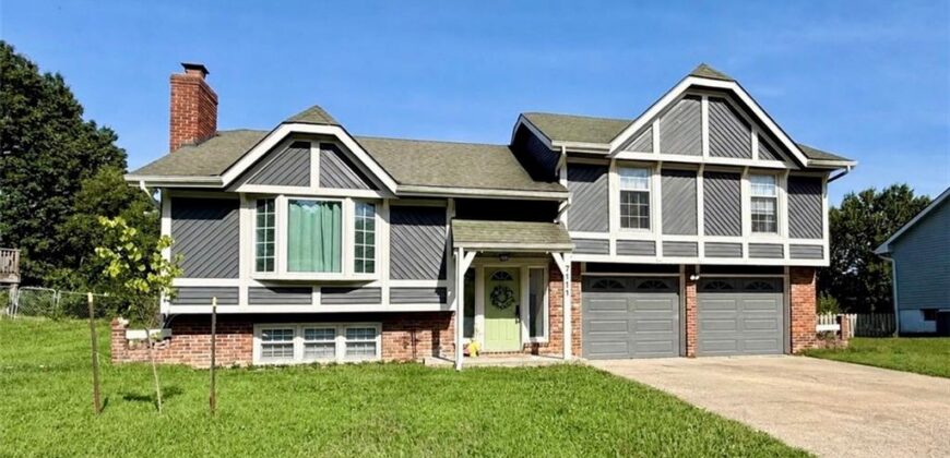 7111 Michael Lane, Pleasant Valley, MO 64068