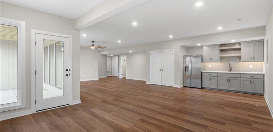 5782 NW Black Oak Court, Parkville, MO 64152