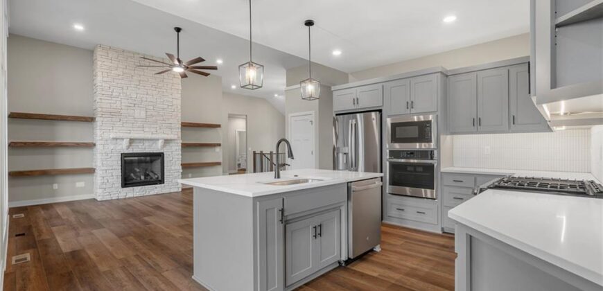 5782 NW Black Oak Court, Parkville, MO 64152