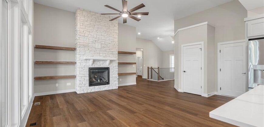 5782 NW Black Oak Court, Parkville, MO 64152