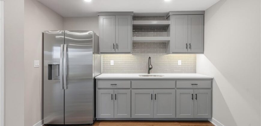 5782 NW Black Oak Court, Parkville, MO 64152