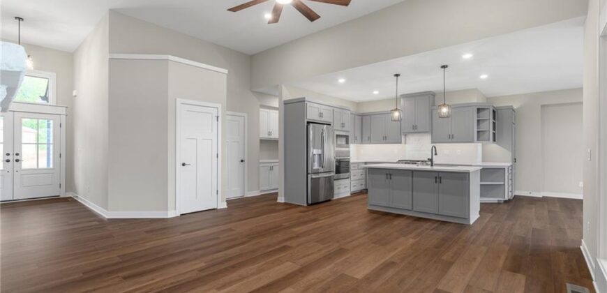 5782 NW Black Oak Court, Parkville, MO 64152