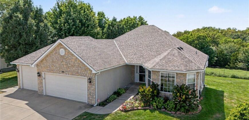 301 Prairie Rose Circle, Smithville, MO 64089