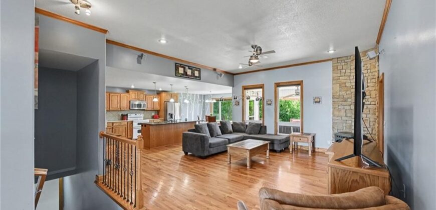 301 Prairie Rose Circle, Smithville, MO 64089