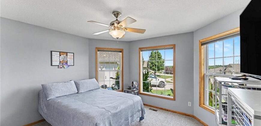301 Prairie Rose Circle, Smithville, MO 64089