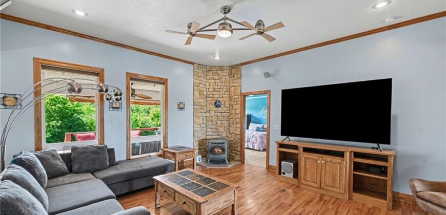 301 Prairie Rose Circle, Smithville, MO 64089