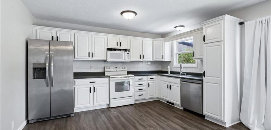 808 Pine Crest Avenue, Kearney, MO 64060
