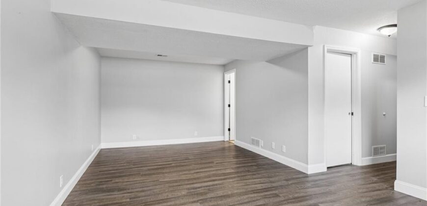 808 Pine Crest Avenue, Kearney, MO 64060