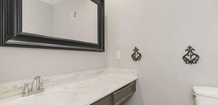 1028 NW 70th Court, Kansas City, MO 64118