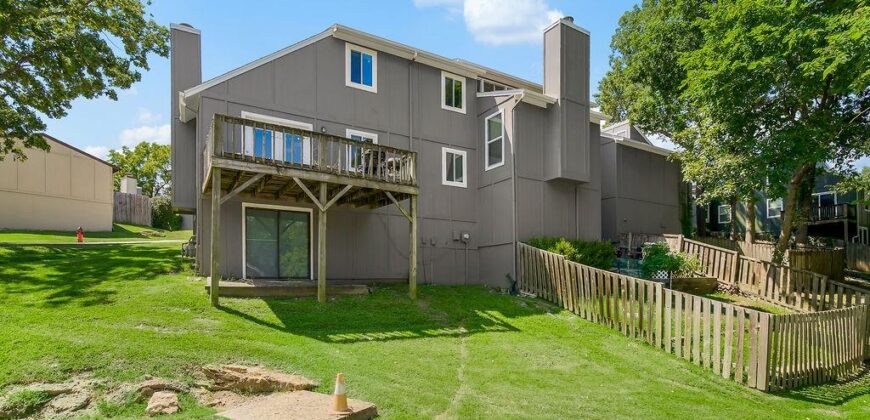1028 NW 70th Court, Kansas City, MO 64118