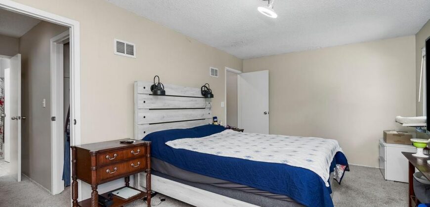 1028 NW 70th Court, Kansas City, MO 64118