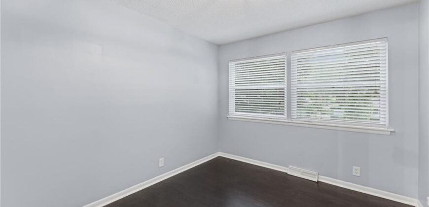 7302 N Woodland Avenue, Gladstone, MO 64118