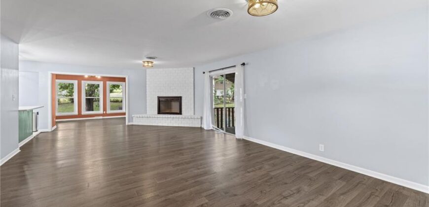 7302 N Woodland Avenue, Gladstone, MO 64118