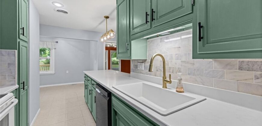 7302 N Woodland Avenue, Gladstone, MO 64118