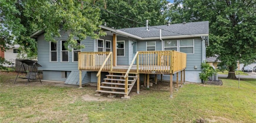 7302 N Woodland Avenue, Gladstone, MO 64118