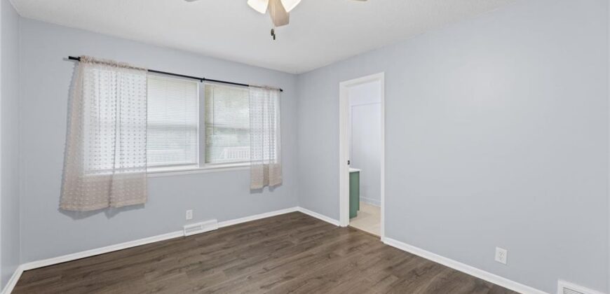 7302 N Woodland Avenue, Gladstone, MO 64118
