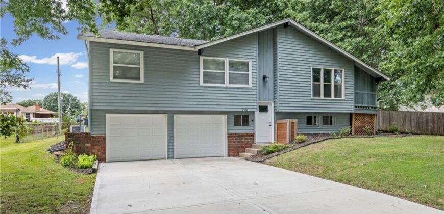 7302 N Woodland Avenue, Gladstone, MO 64118