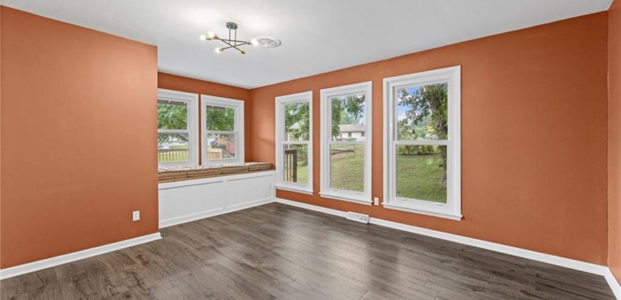 7302 N Woodland Avenue, Gladstone, MO 64118