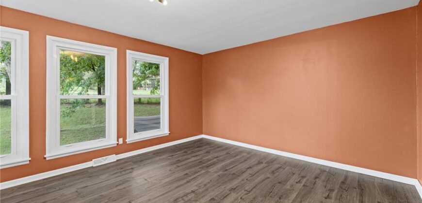 7302 N Woodland Avenue, Gladstone, MO 64118