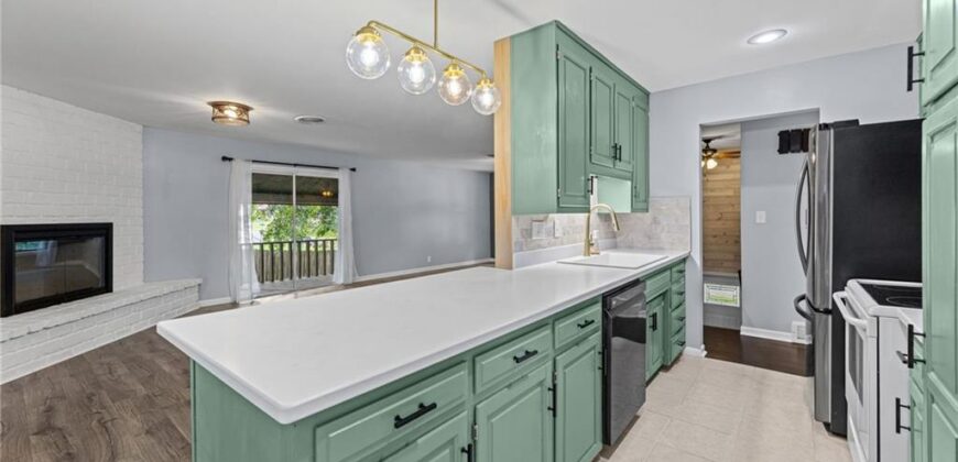 7302 N Woodland Avenue, Gladstone, MO 64118