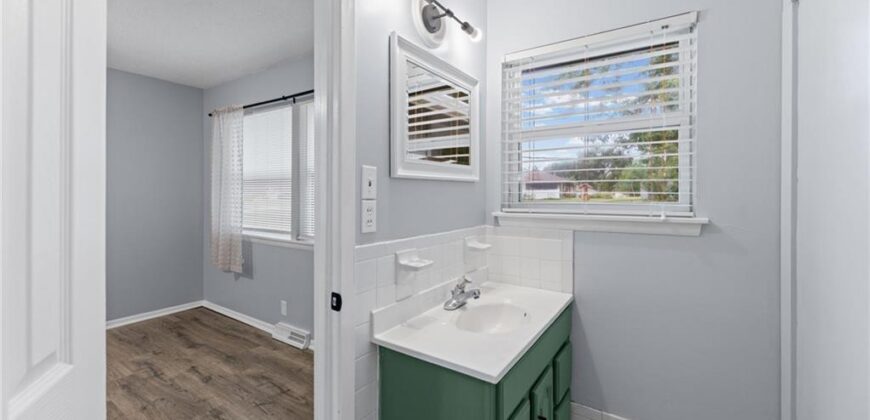 7302 N Woodland Avenue, Gladstone, MO 64118