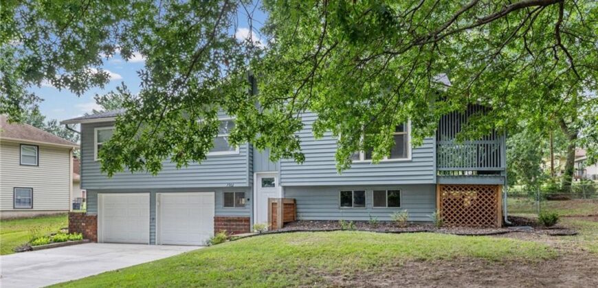 7302 N Woodland Avenue, Gladstone, MO 64118