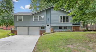 7302 N Woodland Avenue, Gladstone, MO 64118