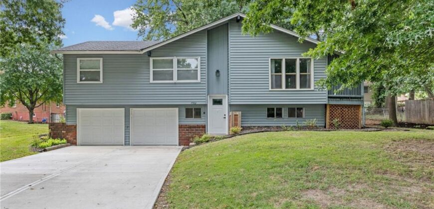 7302 N Woodland Avenue, Gladstone, MO 64118