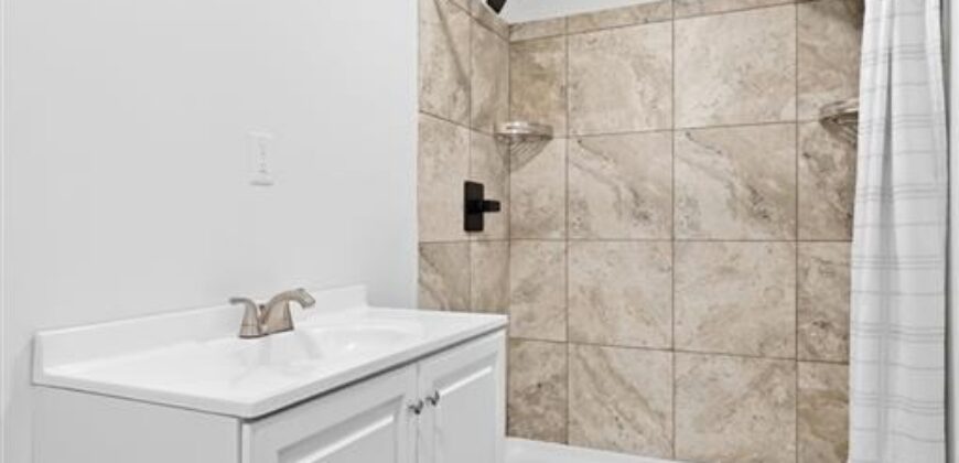 1038 N Woodland Court, Kansas City, MO 64118