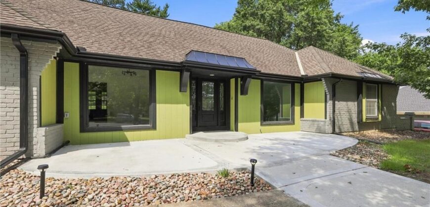 1038 N Woodland Court, Kansas City, MO 64118