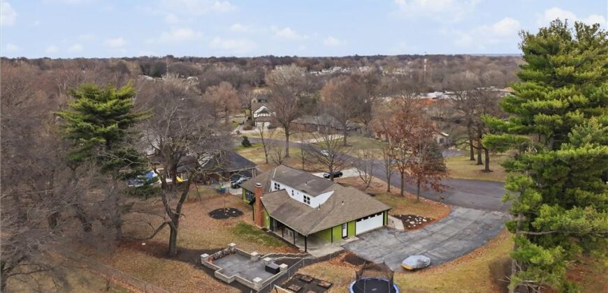 1038 N Woodland Court, Kansas City, MO 64118