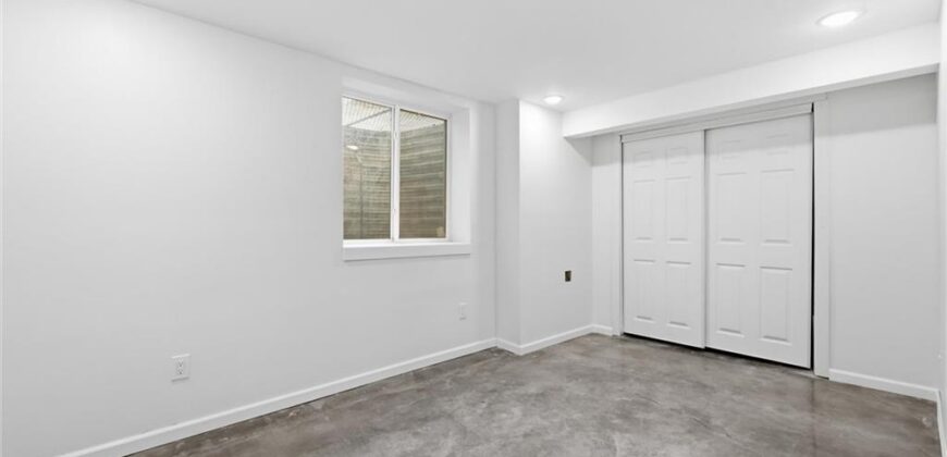 1038 N Woodland Court, Kansas City, MO 64118