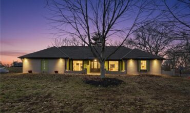 1038 N Woodland Court, Kansas City, MO 64118