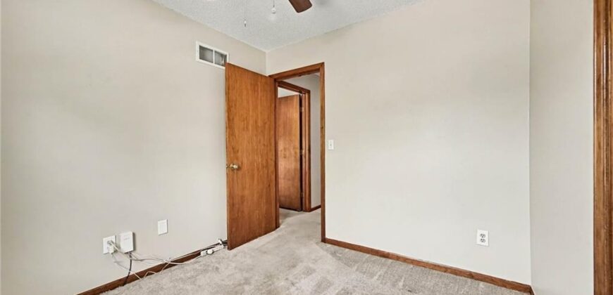 521 Karapat Drive, Kansas City, MO 64155