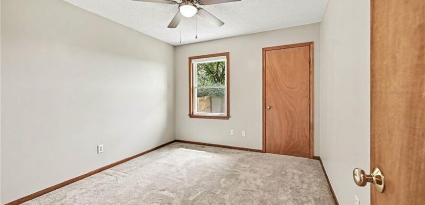 521 Karapat Drive, Kansas City, MO 64155