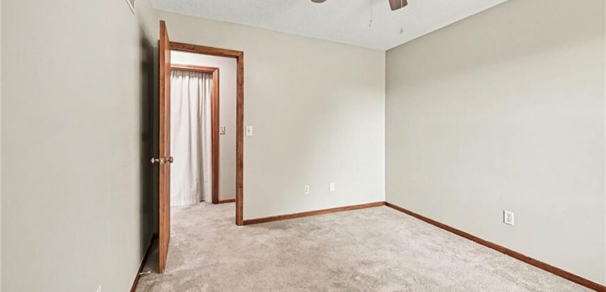 521 Karapat Drive, Kansas City, MO 64155