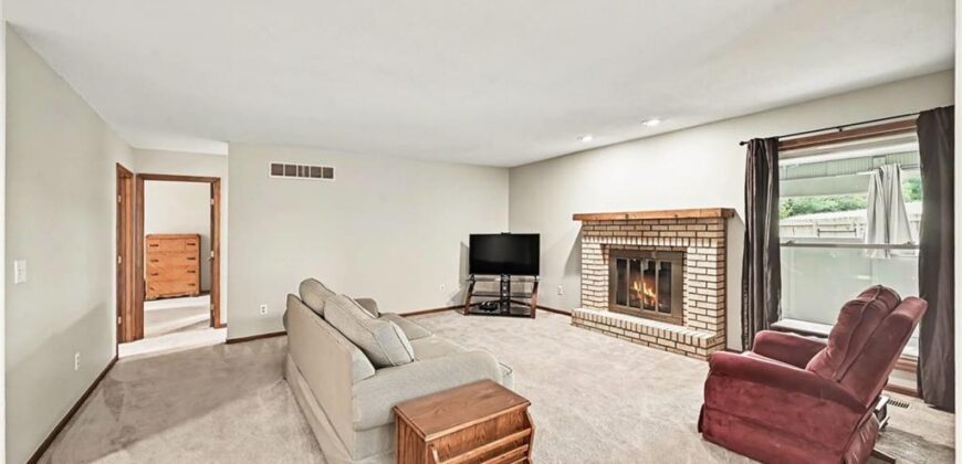 521 Karapat Drive, Kansas City, MO 64155