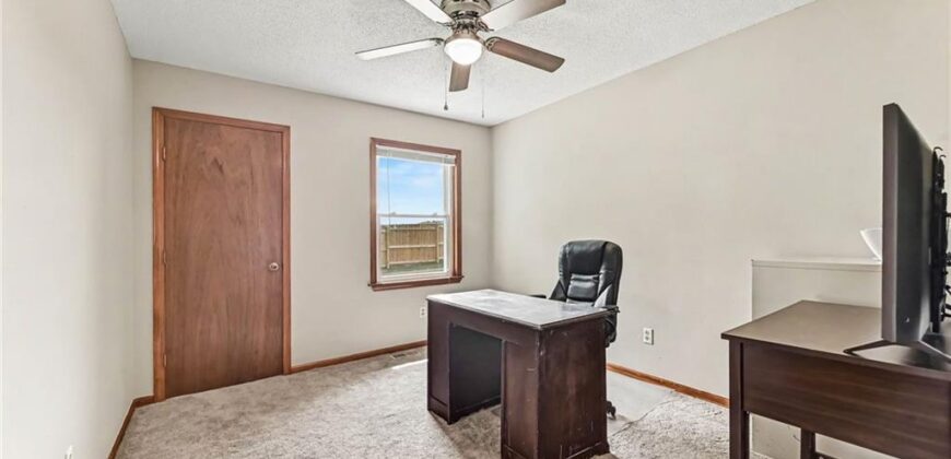 521 Karapat Drive, Kansas City, MO 64155