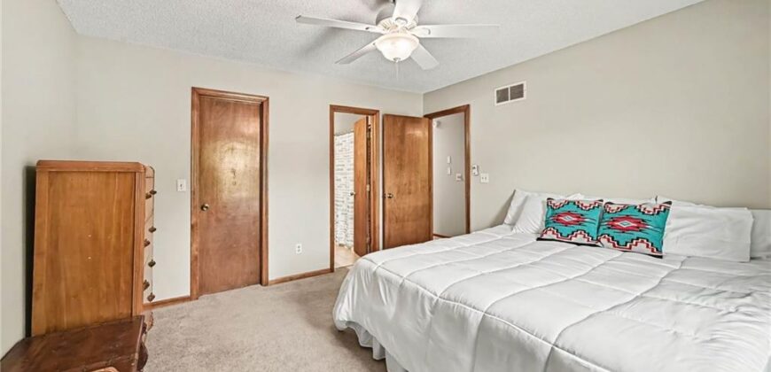 521 Karapat Drive, Kansas City, MO 64155