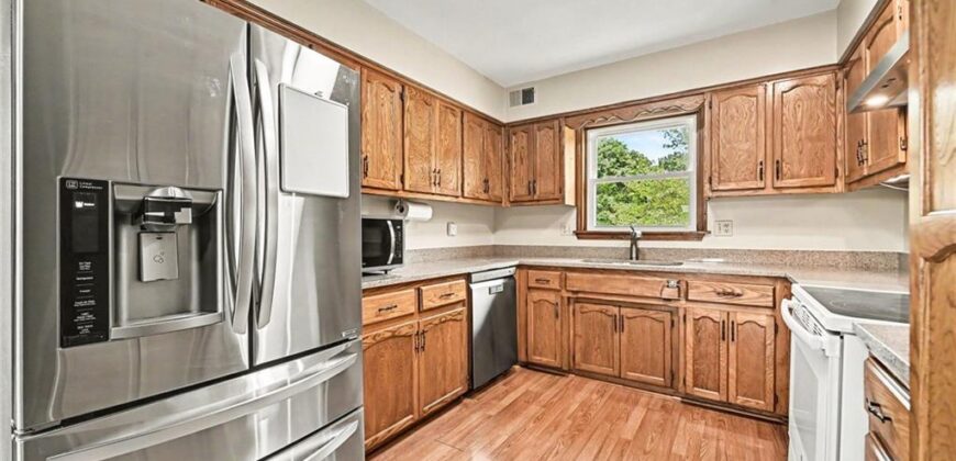 521 Karapat Drive, Kansas City, MO 64155