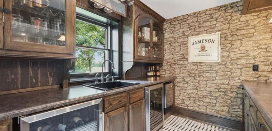 10423 Ridgeview Ave. Avenue, Liberty, MO 64068