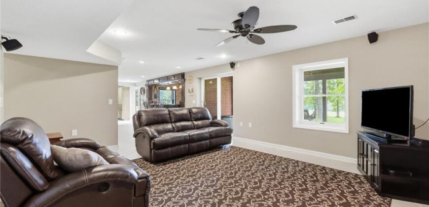 10423 Ridgeview Ave. Avenue, Liberty, MO 64068