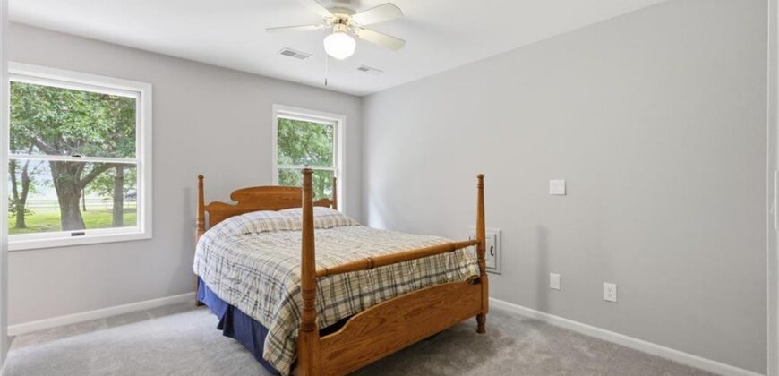 10423 Ridgeview Ave. Avenue, Liberty, MO 64068