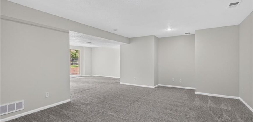 6529 NW Hidden Valley Road, Kansas City, MO 64152
