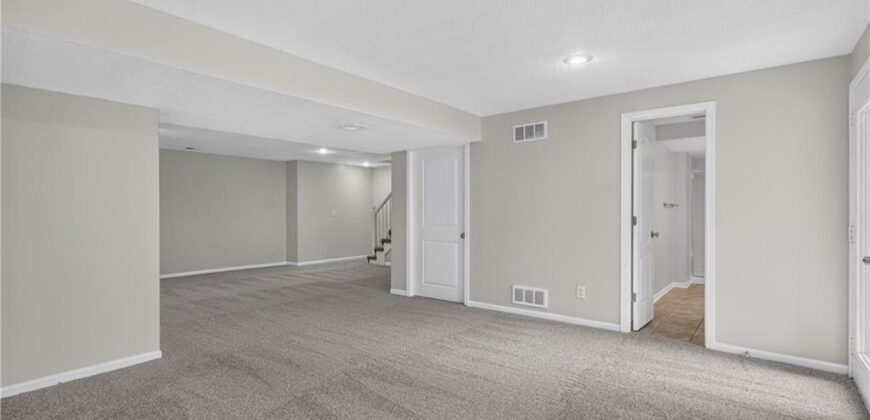 6529 NW Hidden Valley Road, Kansas City, MO 64152