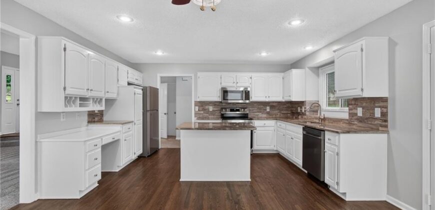 6529 NW Hidden Valley Road, Kansas City, MO 64152