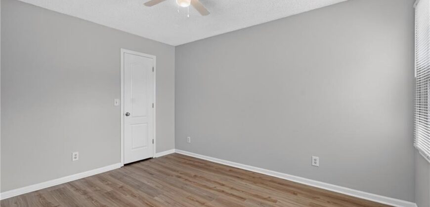 6529 NW Hidden Valley Road, Kansas City, MO 64152